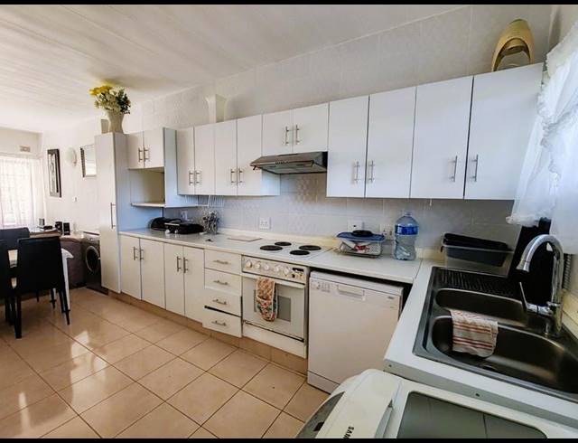 2 BEDROOM APARTMENT FOR SALE IN RENNIES BEACH